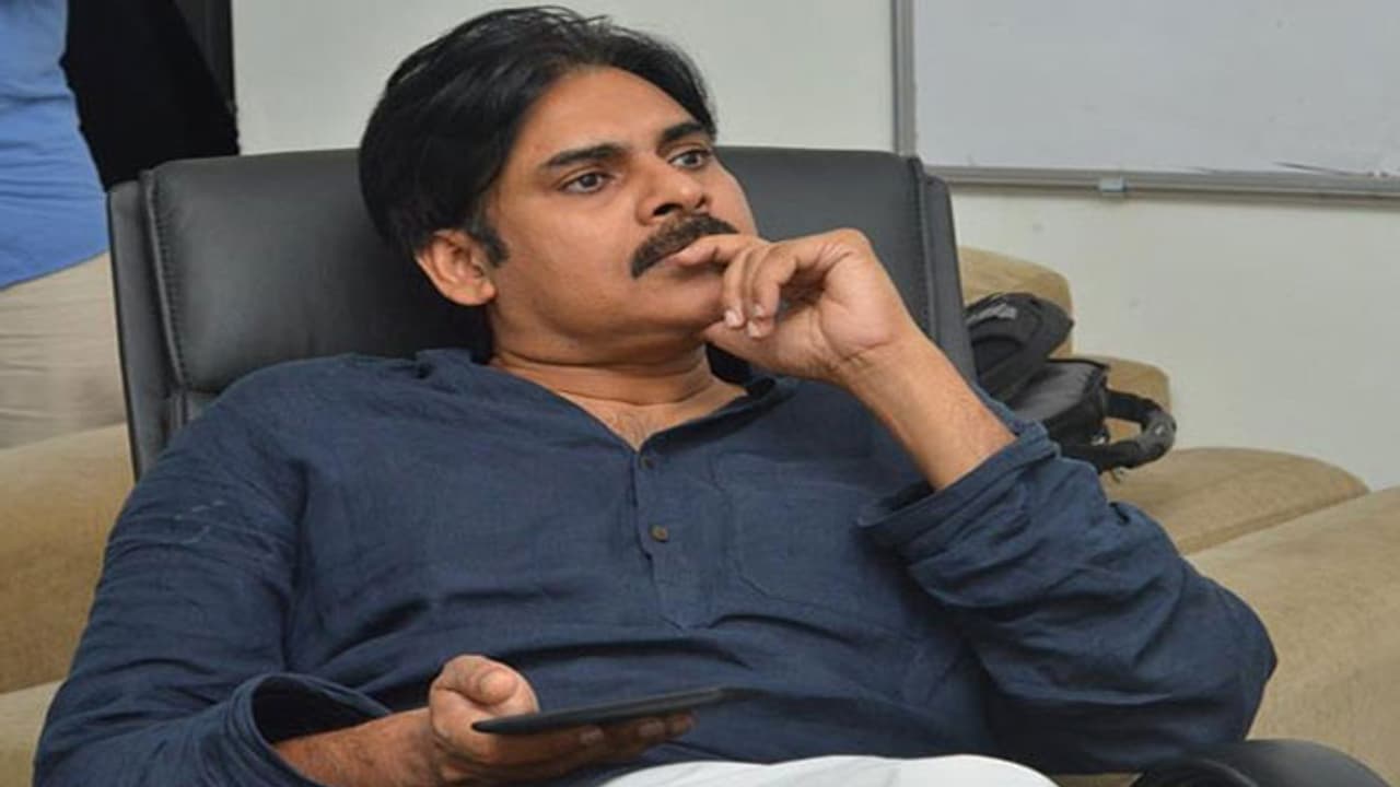 విలువలతో జీవిస్తే అన్నీ ఎదురు దెబ్బలే.. 'పంజా' సినిమా సమయంలో చనిపోవాలనుకున్నా: పవన్ విలువలతో జీవిస్తే అన్నీ ఎదురు దెబ్బలే.. 'పంజా' సినిమా సమయంలో చనిపోవాలనుకున్నా: పవన్