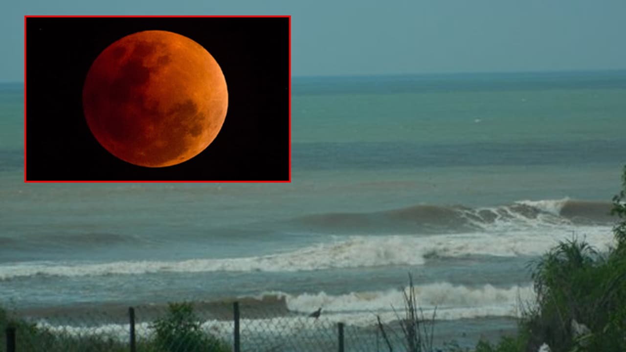 శ్రీకాకుళం జిల్లాలో ముందుకొచ్చిన సముద్రం.. చంద్రగ్రహణం ప్రభావమేనా..? శ్రీకాకుళం జిల్లాలో ముందుకొచ్చిన సముద్రం.. చంద్రగ్రహణం ప్రభావమేనా..?