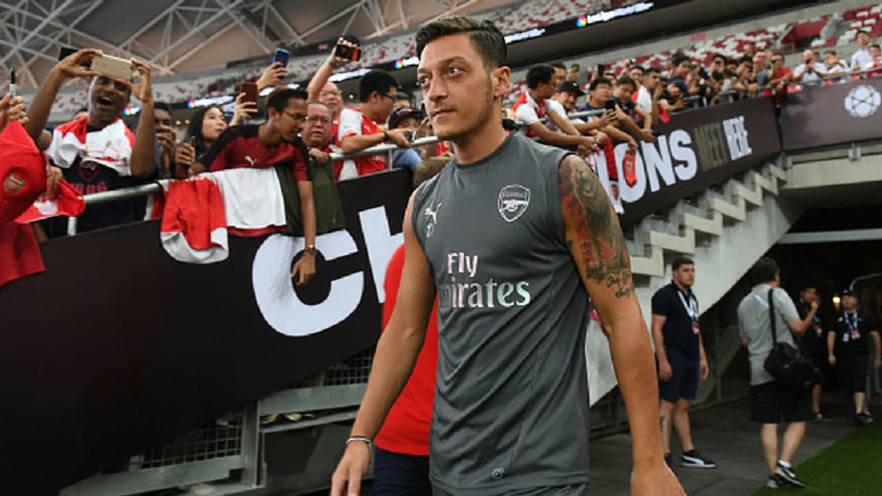 Mesut Ozil racism row sparks #MeTwo debate in Germany Mesut Ozil racism row sparks #MeTwo debate in Germany