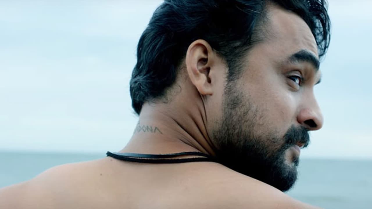 ത്രില്ലടിപ്പിക്കും ഈ 'മറഡോണ'; റിവ്യൂ