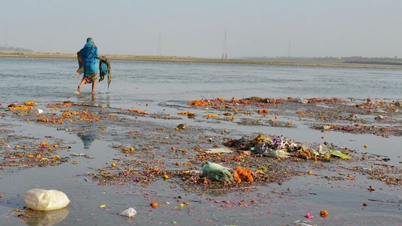 ಗಂಗಾ ನೀರು ಸ್ನಾನಕ್ಕೂ ಯೋಗ್ಯವಲ್ಲ, ಇದು ಭಾರತೀಯರ ನಂಬಿಕೆ ಪ್ರಶ್ನೆ ಗಂಗಾ ನೀರು ಸ್ನಾನಕ್ಕೂ ಯೋಗ್ಯವಲ್ಲ, ಇದು ಭಾರತೀಯರ ನಂಬಿಕೆ ಪ್ರಶ್ನೆ