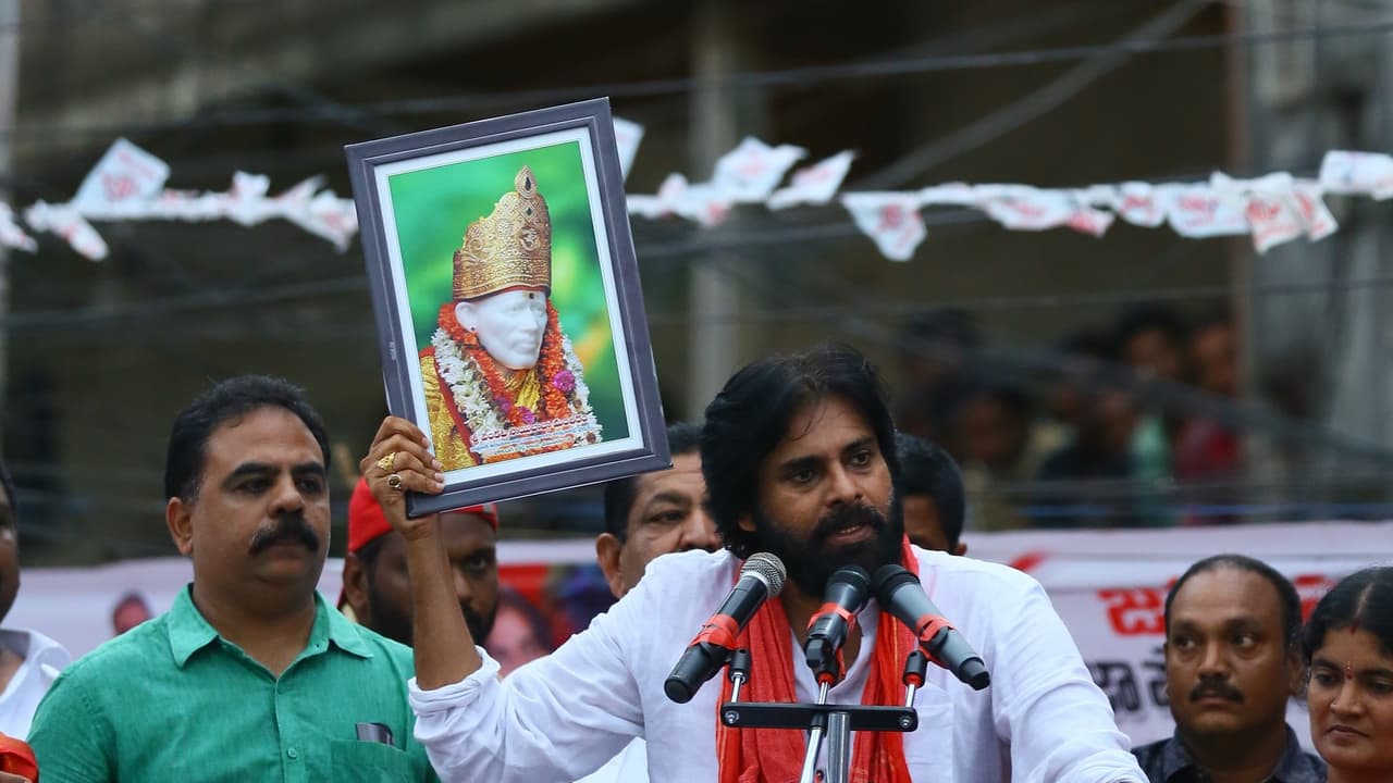 పవన్ కల్యాణ్ వ్యూహం ఇదీ, కీలకం వీరే: జనసేనలో ముత్తా గోపాలకృష్ణ పవన్ కల్యాణ్ వ్యూహం ఇదీ, కీలకం వీరే: జనసేనలో ముత్తా గోపాలకృష్ణ