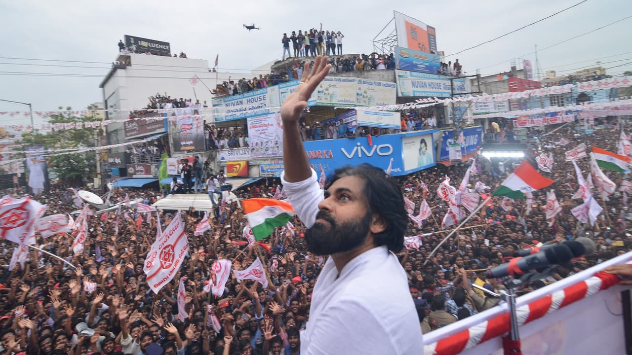 కెటిఆర్ పోరాడి గెలిచారు, నారా లోకేష్ ఏం చేశాడు: పవన్ కల్యాణ్ కెటిఆర్ పోరాడి గెలిచారు, నారా లోకేష్ ఏం చేశాడు: పవన్ కల్యాణ్