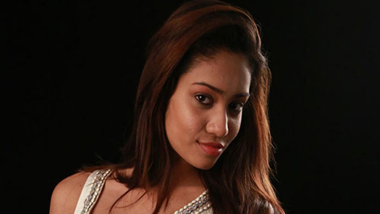 పోలీసులు లైంగికంగా వేధించారు.. నటి సంచలన ఆరోపణలు పోలీసులు లైంగికంగా వేధించారు.. నటి సంచలన ఆరోపణలు