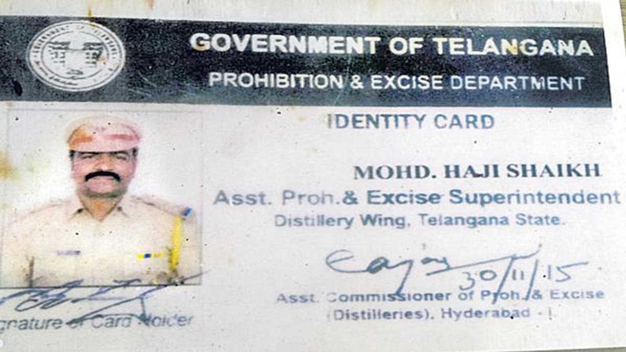 నకిలీ తెలంగాణ పోలీసు అరెస్ట్, పెళ్లి పేరుతో బెంగళూరు మహిళను మోసం చేసి... నకిలీ తెలంగాణ పోలీసు అరెస్ట్, పెళ్లి పేరుతో బెంగళూరు మహిళను మోసం చేసి...