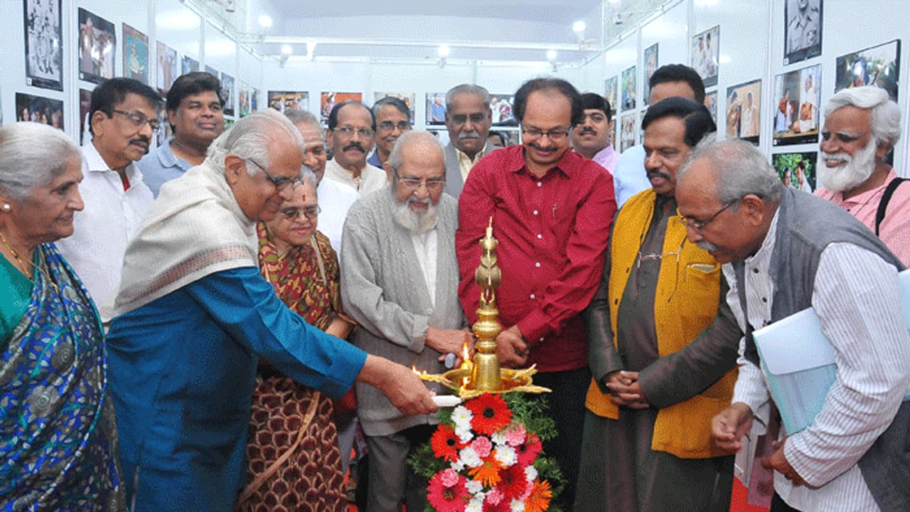 ಬೆಳ್ಳಿ ಹೆಜ್ಜೆಯಲ್ಲಿ ದತ್ತಣ್ಣ ಬೆಳ್ಳಿ ಹೆಜ್ಜೆಯಲ್ಲಿ ದತ್ತಣ್ಣ