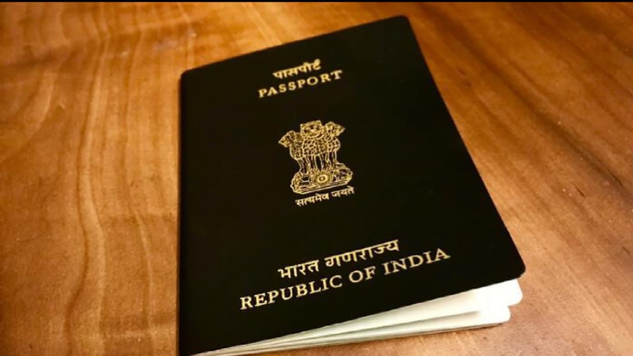 ಮಗುವನ್ನು ಬಿಟ್ಟುಹೋದ ತಂದೆ ಹೆಸರನ್ನು ಪಾಸ್ಪೋರ್ಟ್ನಿಂದ ತೆಗೆಯಲು ಹೈಕೋರ್ಟ್ ಸೂಚನೆ! ಮಗುವನ್ನು ಬಿಟ್ಟುಹೋದ ತಂದೆ ಹೆಸರನ್ನು ಪಾಸ್ಪೋರ್ಟ್ನಿಂದ ತೆಗೆಯಲು ಹೈಕೋರ್ಟ್ ಸೂಚನೆ!