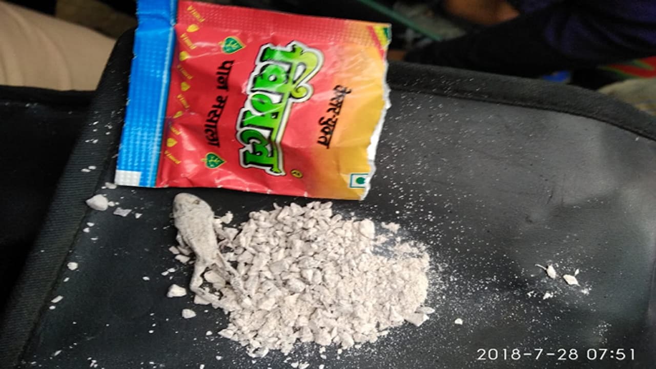 ಗುಟ್ಕಾದಲ್ಲಿ ಸತ್ತ ಕಪ್ಪೆ: ತಿನ್ಬೆಡ್ವೋ ಬೆಪ್ಪೆ! ಗುಟ್ಕಾದಲ್ಲಿ ಸತ್ತ ಕಪ್ಪೆ: ತಿನ್ಬೆಡ್ವೋ ಬೆಪ್ಪೆ!