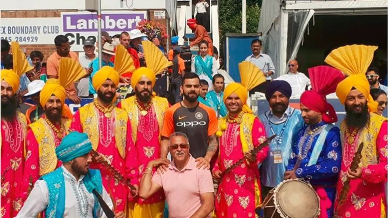 ವಿಜಯ್ ಮಲ್ಯ ಜೊತೆ ಫೋಟೋ ತೆಗೆಸಿಕೊಂಡ್ರಾ ವಿರಾಟ್ ಕೊಹ್ಲಿ? ವಿಜಯ್ ಮಲ್ಯ ಜೊತೆ ಫೋಟೋ ತೆಗೆಸಿಕೊಂಡ್ರಾ ವಿರಾಟ್ ಕೊಹ್ಲಿ?