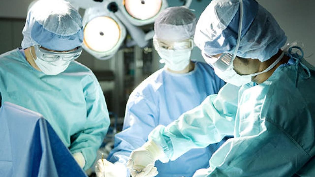 వింత..8ఏళ్ల బాలుడి కడుపులో పిండం