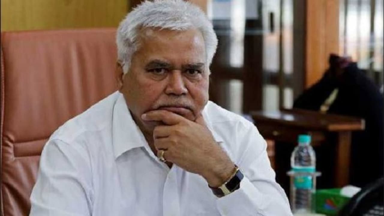 മുന് യുഐഡിഐ മേധാവി ആര്എസ് ശര്മയുടെ അക്കൗണ്ടില് 6000 രൂപ കാര്ഷിക സഹായം! മുന് യുഐഡിഐ മേധാവി ആര്എസ് ശര്മയുടെ അക്കൗണ്ടില് 6000 രൂപ കാര്ഷിക സഹായം!