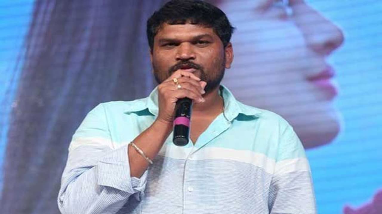 దర్శకుడిపై అతడి భార్యకు అనుమానం.. డైరెక్టర్ ఏం చేశాడంటే..? దర్శకుడిపై అతడి భార్యకు అనుమానం.. డైరెక్టర్ ఏం చేశాడంటే..?