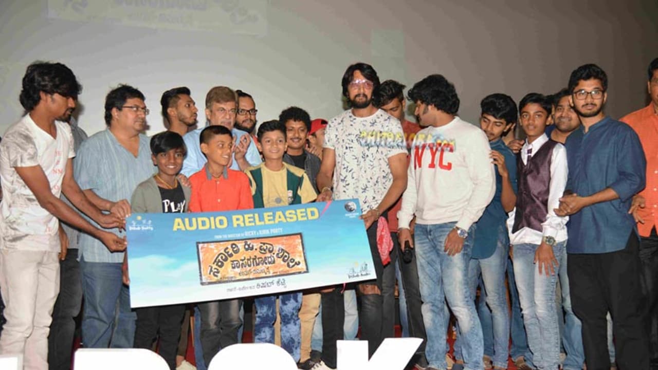 ರಿಷಬ್ ಶೆಟ್ಟಿ ಶಾಲೆಯ ಬೆಲ್ ಬಾರಿಸಿದ ಕಿಚ್ಚ ಸುದೀಪ್ ರಿಷಬ್ ಶೆಟ್ಟಿ ಶಾಲೆಯ ಬೆಲ್ ಬಾರಿಸಿದ ಕಿಚ್ಚ ಸುದೀಪ್