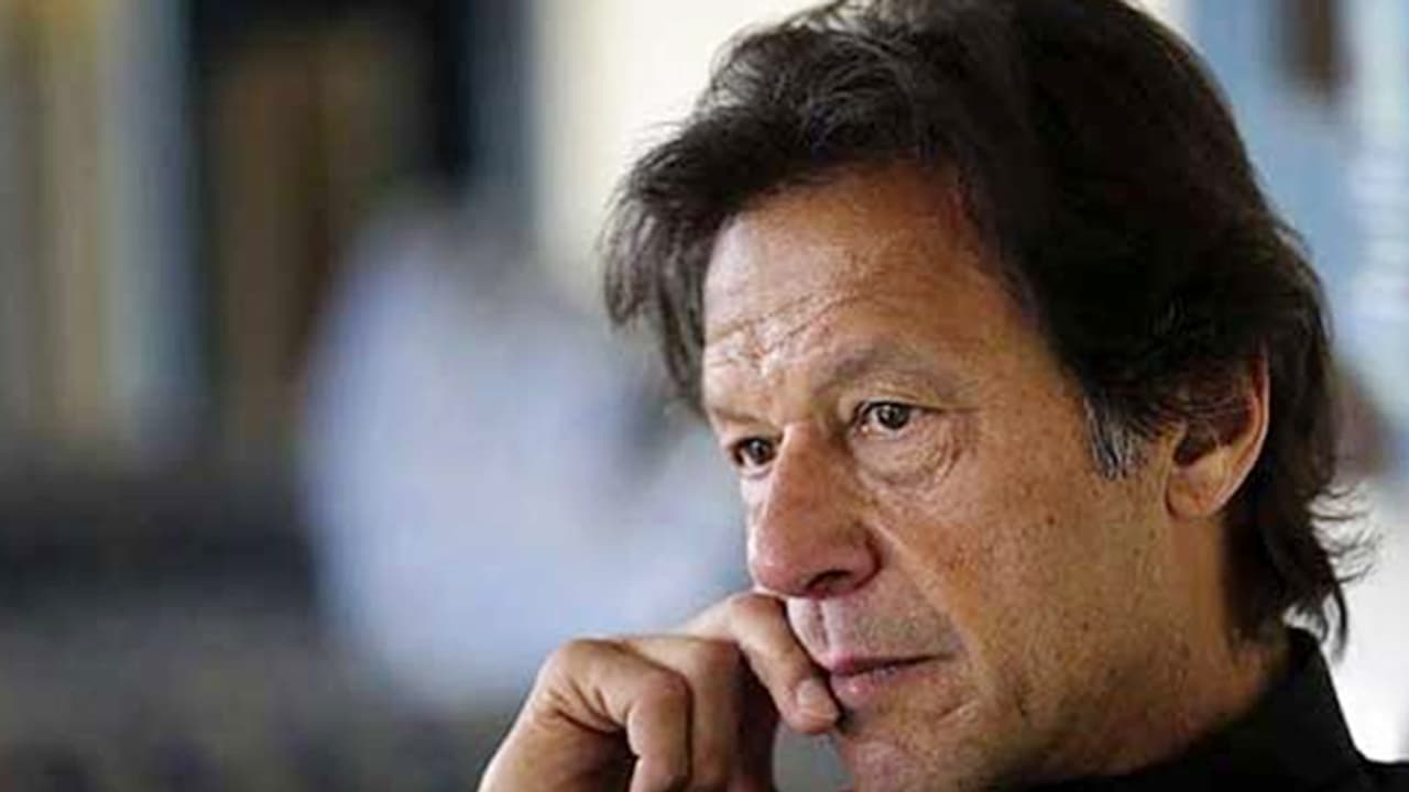 ప్రమాణ స్వీకారానికి రెడీ అవుతున్న ఇమ్రాన్.. షాకిచ్చిన ఎన్నికల సంఘం