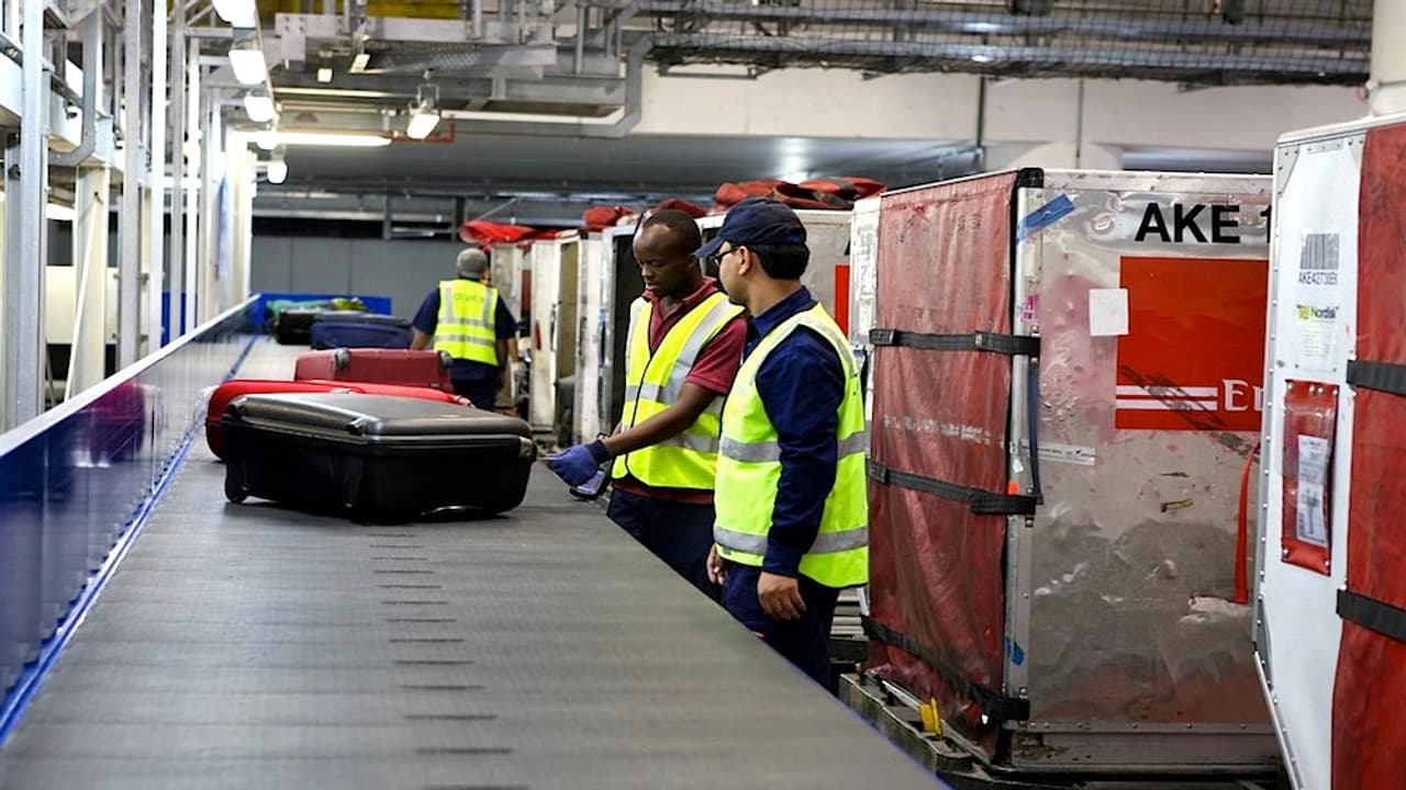 വിമാനത്താവളത്തിലെ അമിത ലഗേജ് ഫീസ് ബുദ്ധിപരമായ നീക്കത്തിലൂടെ മറികടന്നെന്ന് യുവതി; കുറിപ്പ് വൈറല്‍ 