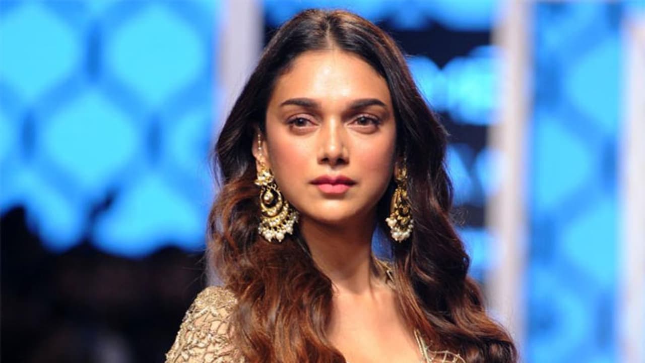 ఆ నిర్మాత కాంప్రమైజ్ అవ్వమని అడిగాడు.. అతిథిరావు షాకింగ్ కామెంట్స్ ఆ నిర్మాత కాంప్రమైజ్ అవ్వమని అడిగాడు.. అతిథిరావు షాకింగ్ కామెంట్స్