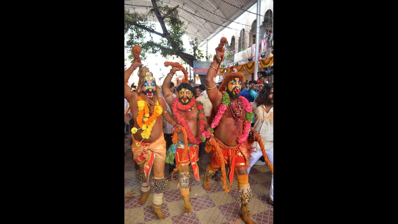 అల్వాల్ పహిల్వాన్ నారాయణ మృతి.. పోతురాజుగా ఫేమస్... అల్వాల్ పహిల్వాన్ నారాయణ మృతి.. పోతురాజుగా ఫేమస్...