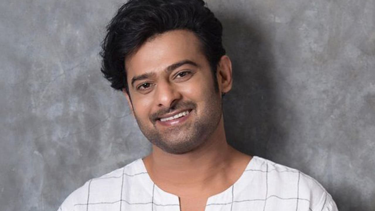 ಮತ್ತೋರ್ವ ಕರಾವಳಿ ಬೆಡಗಿಯೊಂದಿಗೆ ಪ್ರಭಾಸ್ ರೊಮ್ಯಾನ್ಸ್ ಮತ್ತೋರ್ವ ಕರಾವಳಿ ಬೆಡಗಿಯೊಂದಿಗೆ ಪ್ರಭಾಸ್ ರೊಮ್ಯಾನ್ಸ್