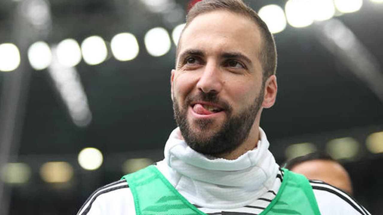 റൊണാള്ഡോ എത്തിയതോടെ ഹിഗ്വൈന് യുവന്റസ് വിടുന്നു റൊണാള്ഡോ എത്തിയതോടെ ഹിഗ്വൈന് യുവന്റസ് വിടുന്നു