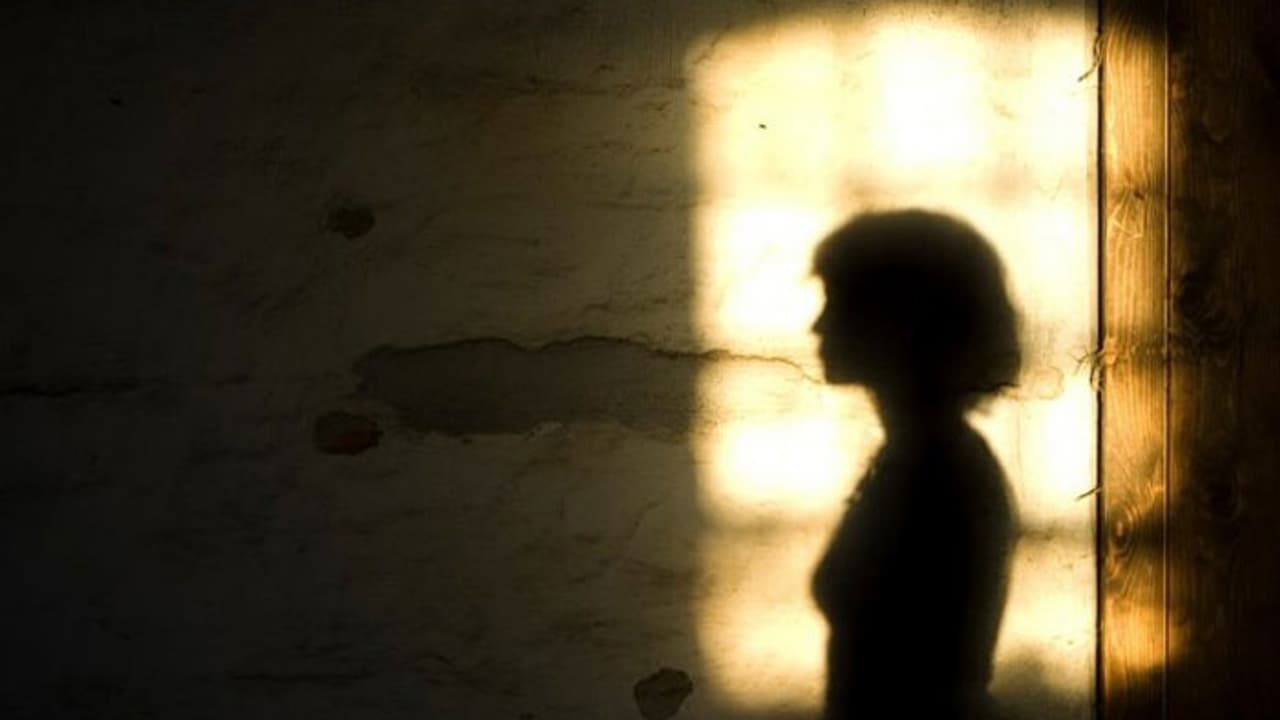 ఆ సింగర్ నా తొడలపై చేతులు వేసి.. మహిళా జర్నలిస్ట్ ఆవేదన!