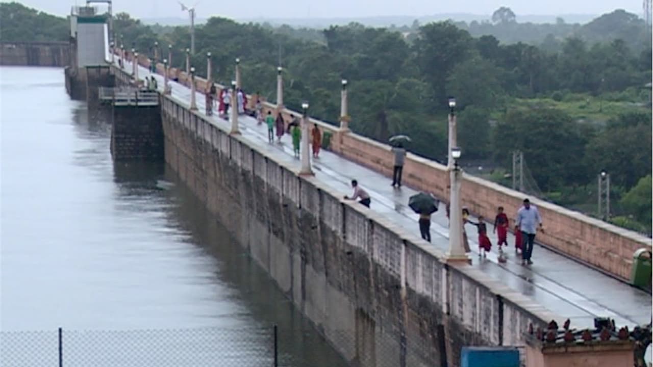 'ദാന' ചുഴലിക്കാറ്റ് ഭീഷണി കേരളത്തിലും, പാലക്കാട് ഡാമുകളുടെ ഷട്ടറുകൾ തുറന്നു, ജാഗ്രത നിർദ്ദേശം 'ദാന' ചുഴലിക്കാറ്റ് ഭീഷണി കേരളത്തിലും, പാലക്കാട് ഡാമുകളുടെ ഷട്ടറുകൾ തുറന്നു, ജാഗ്രത നിർദ്ദേശം