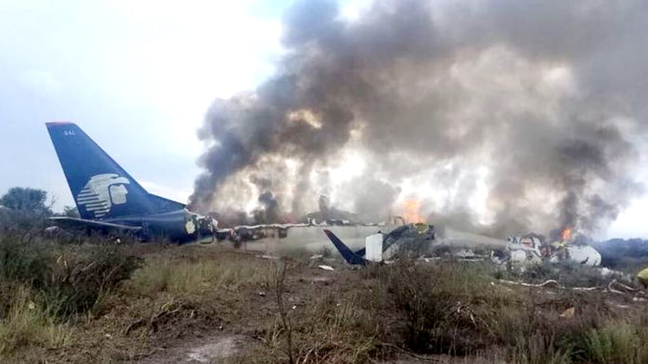 విమానంలో సిగరెట్ తాగిన పైలెట్..51మంది మృతి విమానంలో సిగరెట్ తాగిన పైలెట్..51మంది మృతి