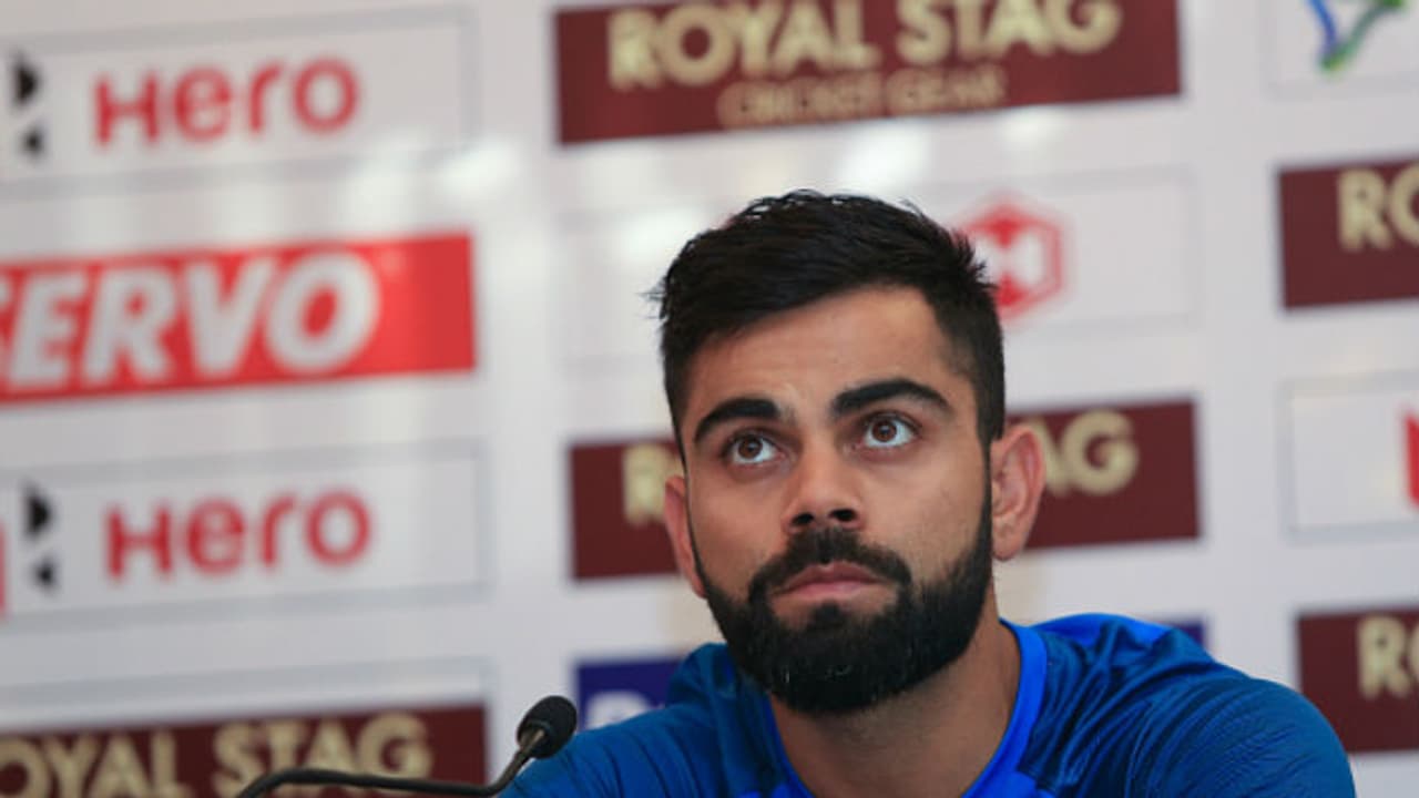 ധോണിയുടെ വിരമിക്കല് വാര്ത്തയോട് പ്രതികരിച്ച് കോലി ധോണിയുടെ വിരമിക്കല് വാര്ത്തയോട് പ്രതികരിച്ച് കോലി