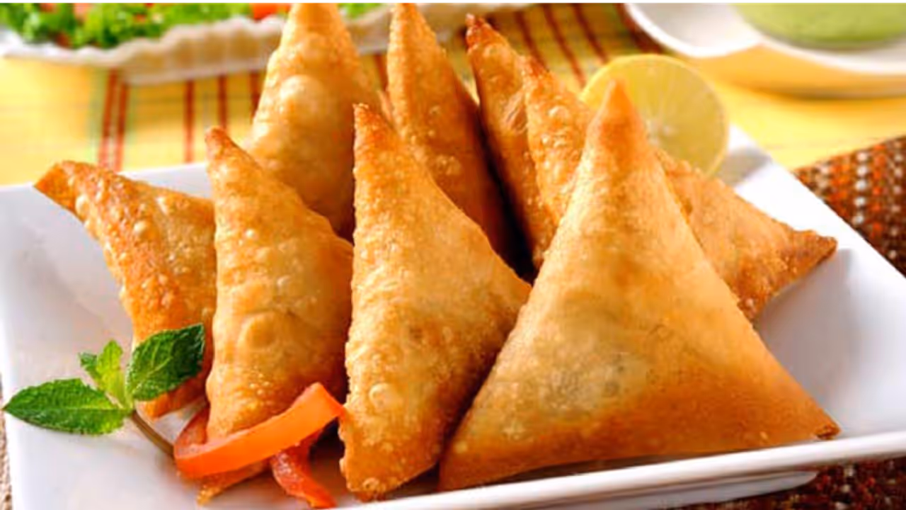 సౌదీ అరేబియాలో సమోసాలు అమ్మే షాప్ మూసివేత.. తనిఖీల్లో షాకింగ్ విషయాలు వెలుగులోకి..! సౌదీ అరేబియాలో సమోసాలు అమ్మే షాప్ మూసివేత.. తనిఖీల్లో షాకింగ్ విషయాలు వెలుగులోకి..!