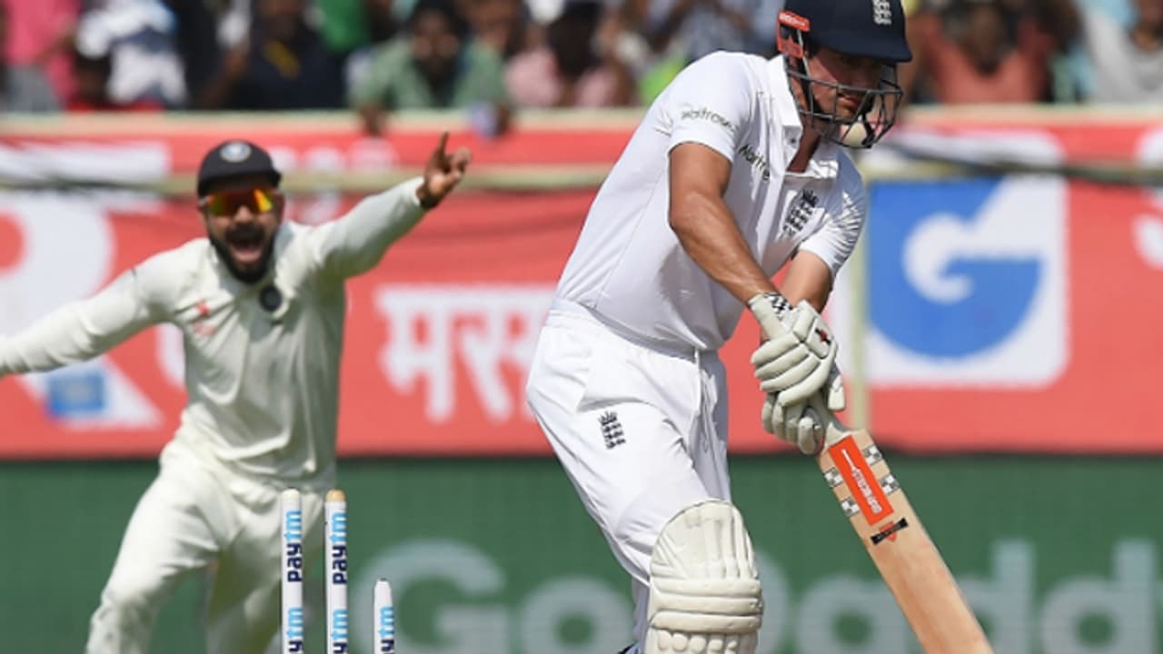 ഇംഗ്ലണ്ട് പിടിമുറുക്കുന്നു; അശ്വിന് ഇന്ത്യക്ക് പ്രതീക്ഷയാകുന്നു ഇംഗ്ലണ്ട് പിടിമുറുക്കുന്നു; അശ്വിന് ഇന്ത്യക്ക് പ്രതീക്ഷയാകുന്നു