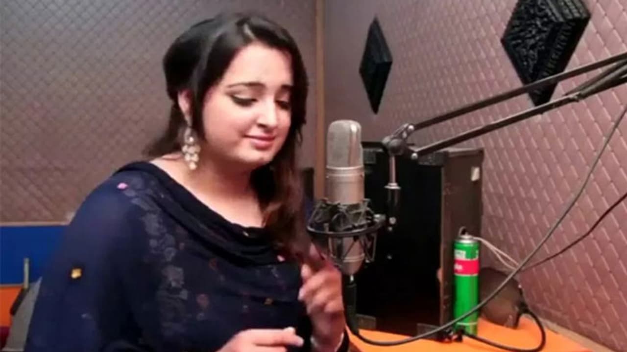 ఇంటికి రాలేదని నటిపై భర్త కాల్పులు! ఇంటికి రాలేదని నటిపై భర్త కాల్పులు!