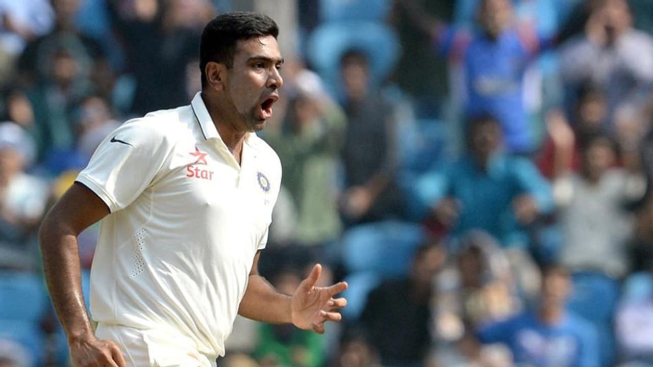 കുക്കിന്റെ കുറ്റി തെറിപ്പിച്ച അശ്വിന്റെ മാജിക് ബോള്; വീഡിയോ കുക്കിന്റെ കുറ്റി തെറിപ്പിച്ച അശ്വിന്റെ മാജിക് ബോള്; വീഡിയോ