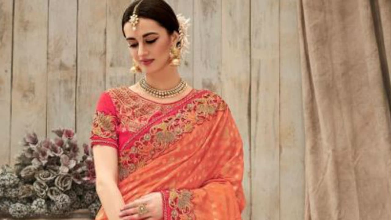 ದುಬಾರಿ ಸೀರೆಗಳನ್ನು ನಾಜೂಕಾಗಿ ತೆಗೆದಿಡುವುದು ಹೇಗೆ?