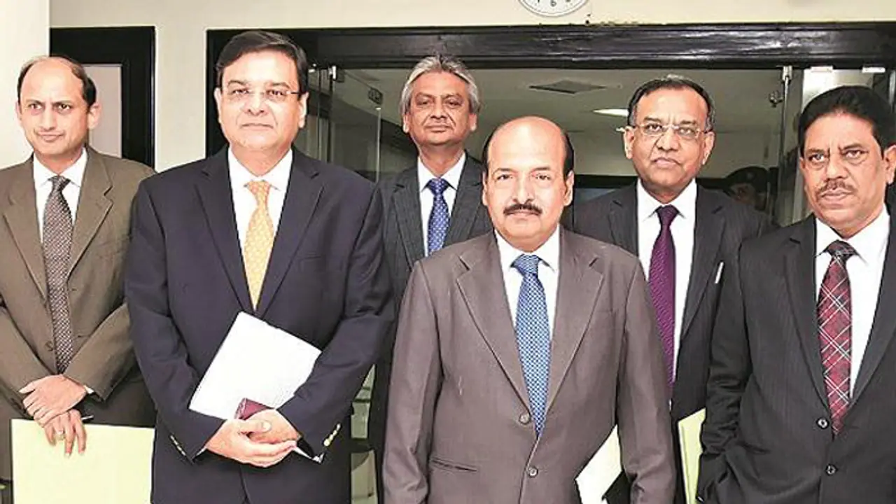 ద్రవ్యోల్బణం ఎఫెక్ట్తో ‘వడ్డిం’పు: ప్రస్తుత ఆర్థిక సంవత్సరం వృద్ధి అంచనా యధాతథం ద్రవ్యోల్బణం ఎఫెక్ట్తో ‘వడ్డిం’పు: ప్రస్తుత ఆర్థిక సంవత్సరం వృద్ధి అంచనా యధాతథం