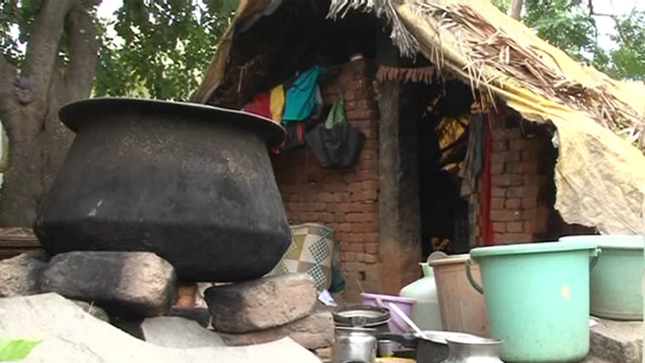 மின்வாரியத்தின் அலட்சியத்தால் துடி துடித்து இறந்த 2 பிஞ்சு குழந்தைகள்; குடிசை வீட்டில் நிகழ்ந்த பரிதாபம்