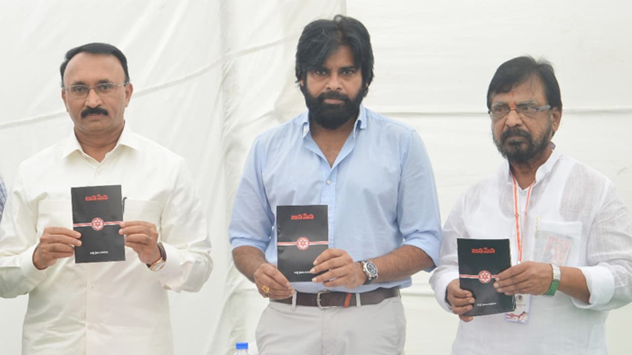 'శతఘ్ని'ని ఆవిష్కరించిన పవన్, జనసేనాని ప్లాన్ ఇదే 'శతఘ్ని'ని ఆవిష్కరించిన పవన్, జనసేనాని ప్లాన్ ఇదే