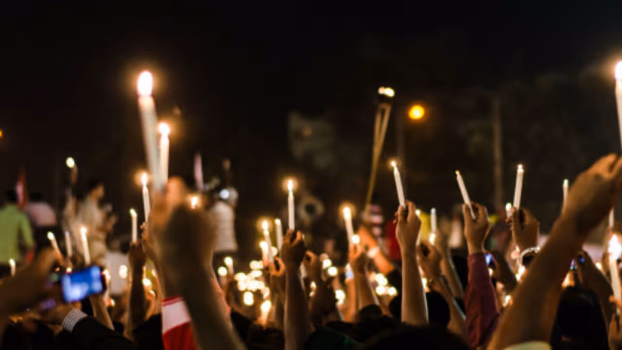 Bangladesh student protest: Dhaka crippled by youth following bus accident that killed teens Bangladesh student protest: Dhaka crippled by youth following bus accident that killed teens