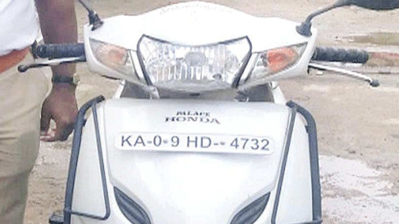 ಸಂಚಾರ ನಿಮಯ ಉಲ್ಲಂಘಿಸಿದ ಸ್ಕೂಟರ್ : 63500 ರು. ದಂಡ ಸಂಚಾರ ನಿಮಯ ಉಲ್ಲಂಘಿಸಿದ ಸ್ಕೂಟರ್ : 63500 ರು. ದಂಡ