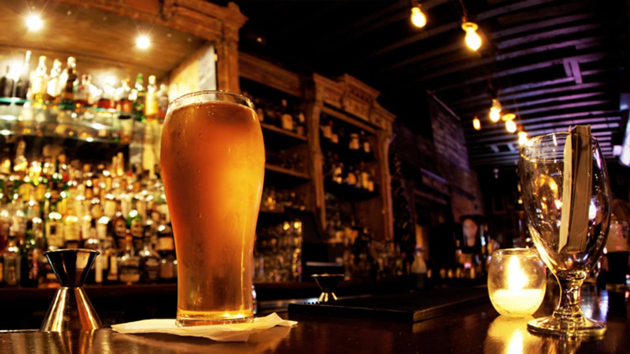 మందుబాబులకు హైదరాబాద్ పోలీసుల ‘‘గంట’’ బోనస్ మందుబాబులకు హైదరాబాద్ పోలీసుల ‘‘గంట’’ బోనస్