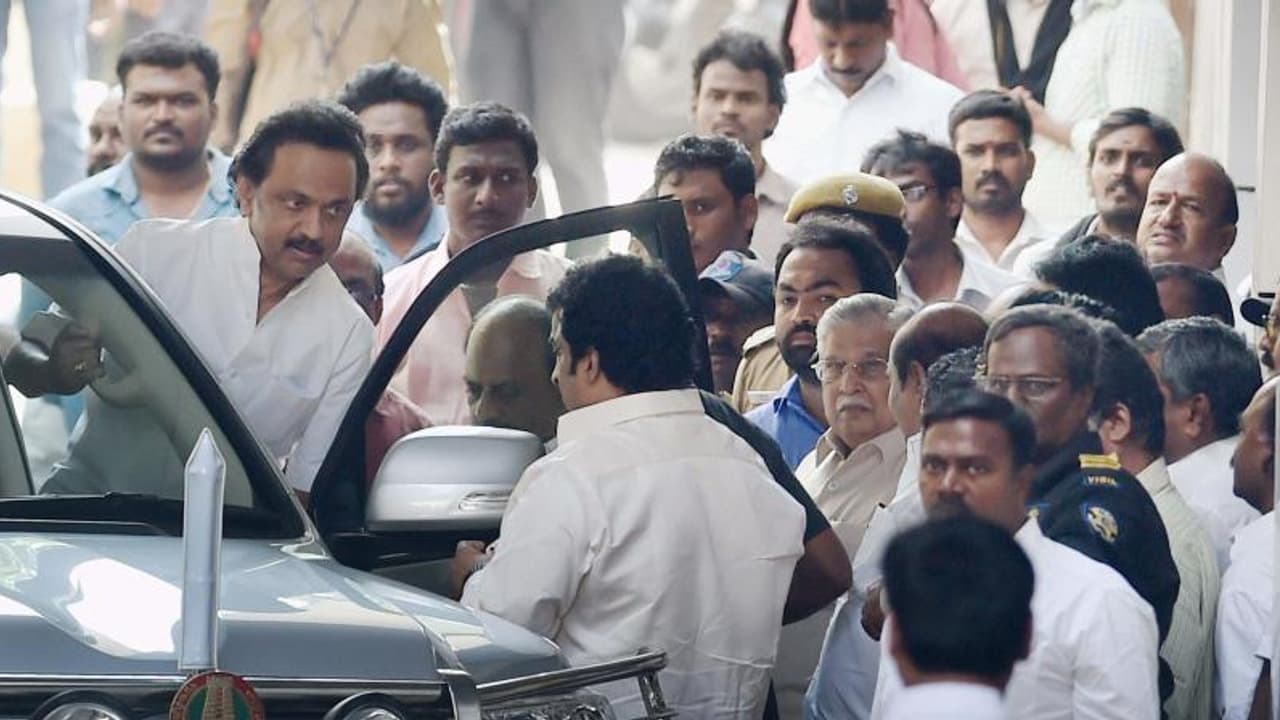 அறிக்கை வராததால் பதற்றம்; ஸ்டாலின் முக்கிய ஆலோசனை! அறிக்கை வராததால் பதற்றம்; ஸ்டாலின் முக்கிய ஆலோசனை!