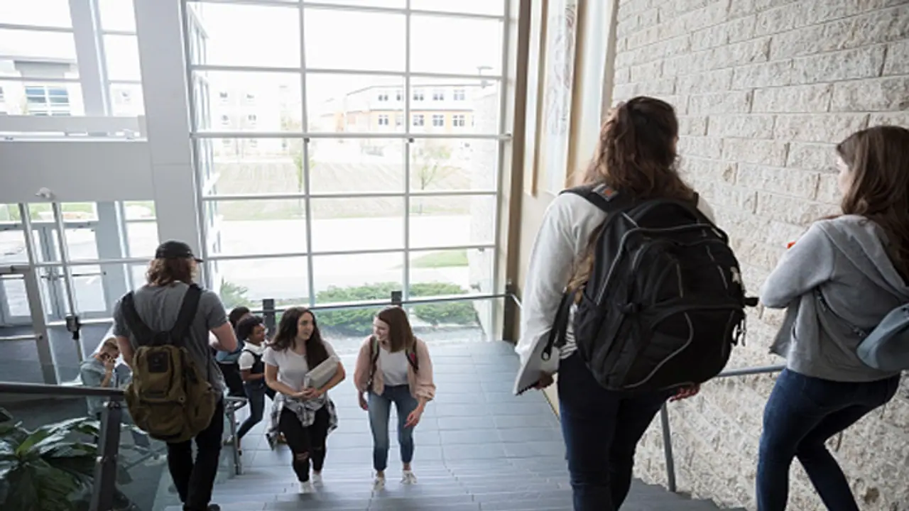 ಈ ಇಂಜಿನಿಯರಿಂಗ್ ಕಾಲೇಜುಗಳಿಗೆ ಸೇರಿದರೆ ದುಡ್ಡು ದಂಡ, ಕೆಲಸವು ಸಿಗಲ್ಲ ಈ ಇಂಜಿನಿಯರಿಂಗ್ ಕಾಲೇಜುಗಳಿಗೆ ಸೇರಿದರೆ ದುಡ್ಡು ದಂಡ, ಕೆಲಸವು ಸಿಗಲ್ಲ