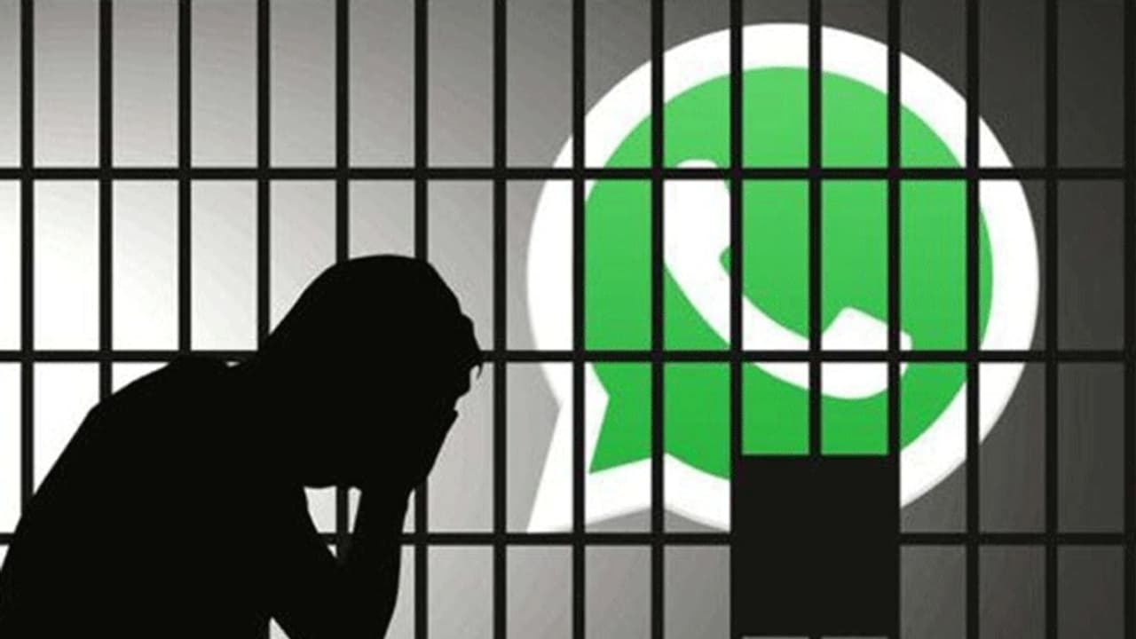 New Year पर WhatsApp Group में भूलकर भी न भेजें ये मैसेज, वरना खानी पड़ सकती है जेल की हवा New Year पर WhatsApp Group में भूलकर भी न भेजें ये मैसेज, वरना खानी पड़ सकती है जेल की हवा