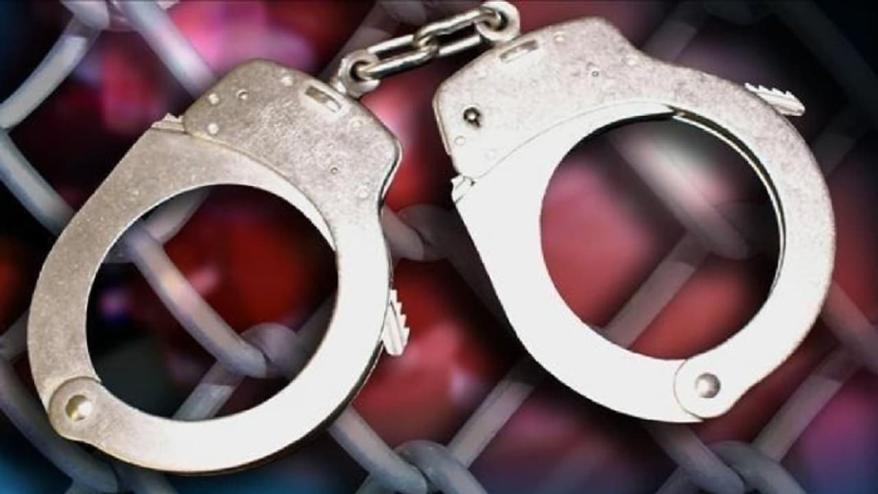 ట్విస్ట్: అందమైన భార్యను చూస్తున్నారని భర్త చేసిన పనికి షాకైన వైఫ్ ట్విస్ట్: అందమైన భార్యను చూస్తున్నారని భర్త చేసిన పనికి షాకైన వైఫ్