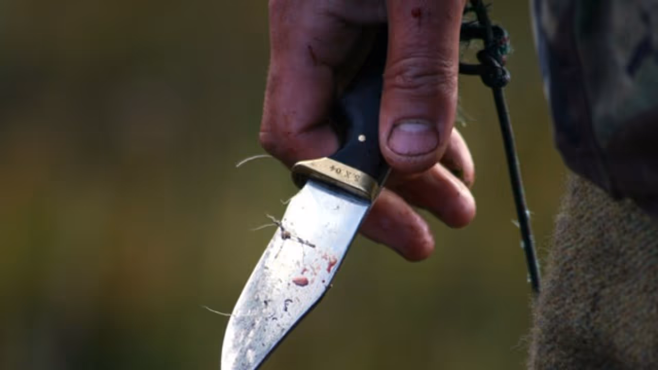 അമ്മയെ കുത്തിപ്പരിക്കേല്പ്പിച്ച മകന് ആത്മഹത്യയ്ക്ക് ശ്രമിച്ചു അമ്മയെ കുത്തിപ്പരിക്കേല്പ്പിച്ച മകന് ആത്മഹത്യയ്ക്ക് ശ്രമിച്ചു