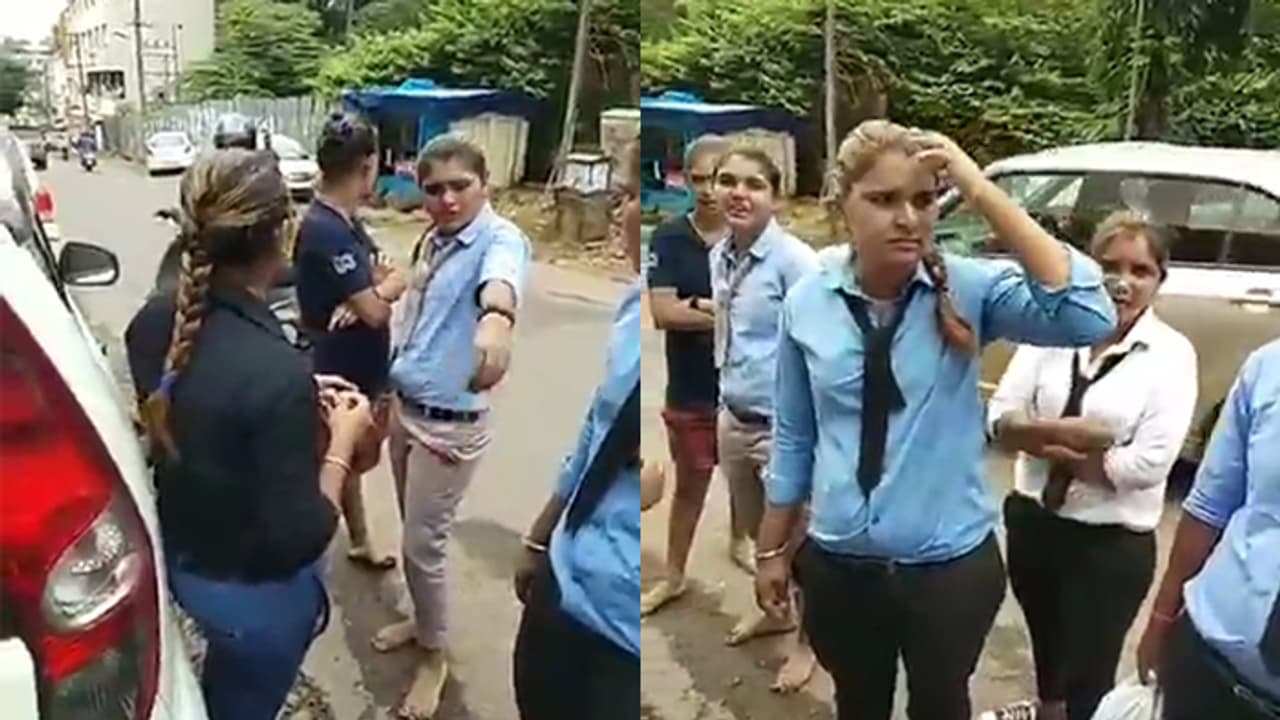 ಭಿಕ್ಷಾಟನೆಗಿಳಿದ ಹೈಟೆಕ್ ಯುವತಿಯರ ಗ್ಯಾಂಗ್ ಹಿಂದೆ ಕಾಣದ ಕೈಗಳು? ಭಿಕ್ಷಾಟನೆಗಿಳಿದ ಹೈಟೆಕ್ ಯುವತಿಯರ ಗ್ಯಾಂಗ್ ಹಿಂದೆ ಕಾಣದ ಕೈಗಳು?