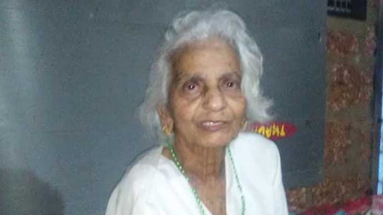 ഒടുവില് മക്കളെ ഒരുനോക്ക് കാണാനാകാതെ അന്നമ്മച്ചേടത്തി യാത്രയായി ഒടുവില് മക്കളെ ഒരുനോക്ക് കാണാനാകാതെ അന്നമ്മച്ചേടത്തി യാത്രയായി