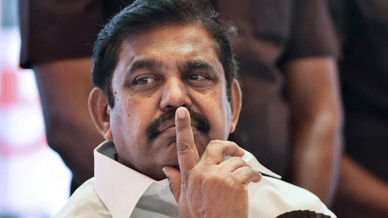 கெஞ்சி கேட்ட கருணாநிதி குடும்பம்! நிராகரித்த எடப்பாடி! கொதிக்கும் முன்னாள் அமைச்சர்கள்....! கெஞ்சி கேட்ட கருணாநிதி குடும்பம்! நிராகரித்த எடப்பாடி! கொதிக்கும் முன்னாள் அமைச்சர்கள்....!