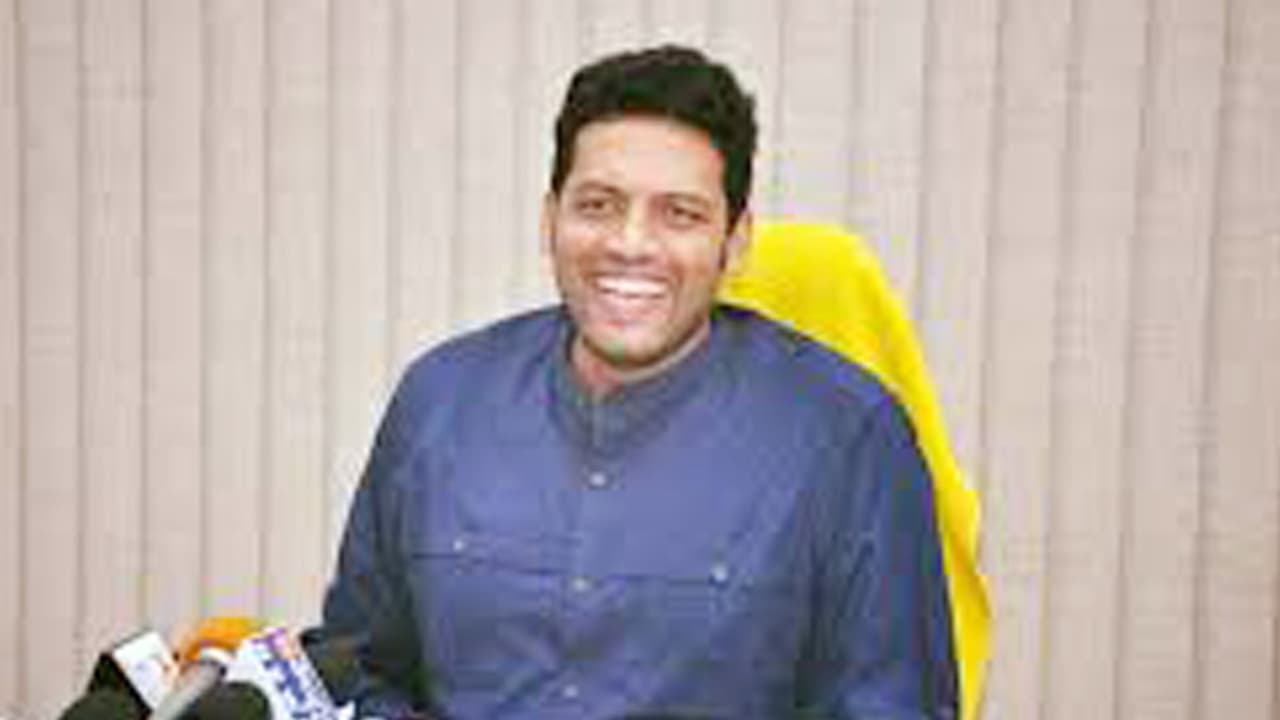 లోకేష్ వ్యాఖ్యల ఎఫెక్ట్: కర్నూల్ టీడీపీలో టిక్కెట్టు చిచ్చు, టీజీ భరత్ సంచలనం లోకేష్ వ్యాఖ్యల ఎఫెక్ట్: కర్నూల్ టీడీపీలో టిక్కెట్టు చిచ్చు, టీజీ భరత్ సంచలనం