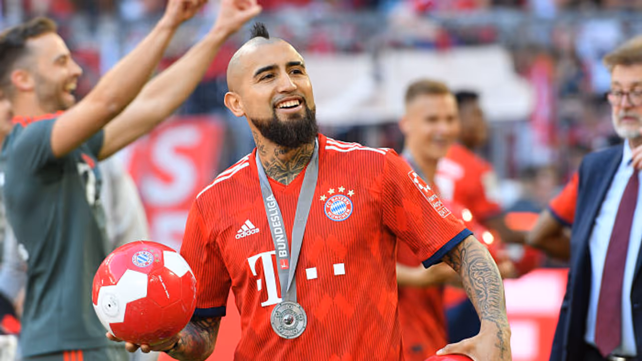 Football Transfers: Arturo Vidal moves to Barcelona from Bayern Munich
