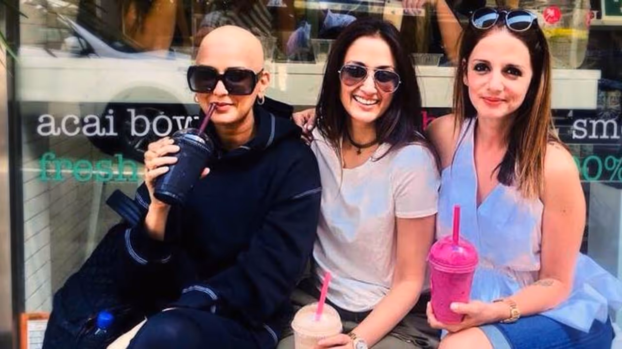 Sonali Bendre says bald is beautiful; poses with Sussanne Khan and Gayatri Joshi