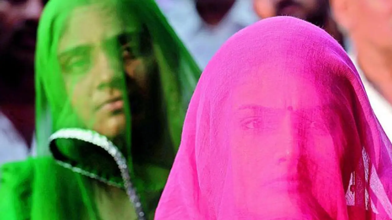 ‘‘భార్యల బజార్’’.. ఎవరి భార్య నచ్చితే వాళ్లని అద్దెకు తెచ్చుకోవచ్చు ‘‘భార్యల బజార్’’.. ఎవరి భార్య నచ్చితే వాళ్లని అద్దెకు తెచ్చుకోవచ్చు